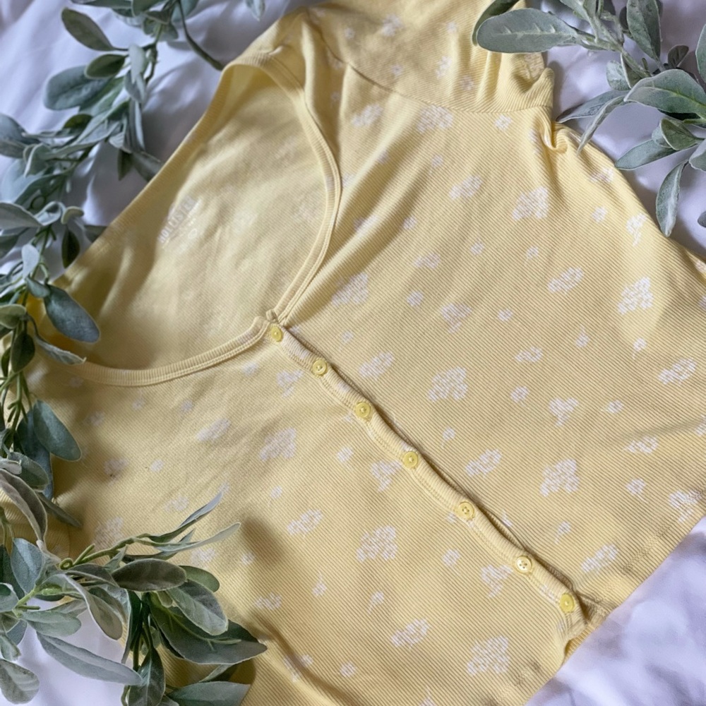 Hollister tee ✨ size L